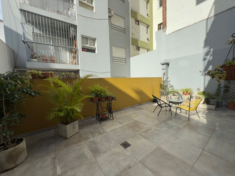 Luminoso 2 amb. con terraza exclusiva en primer piso